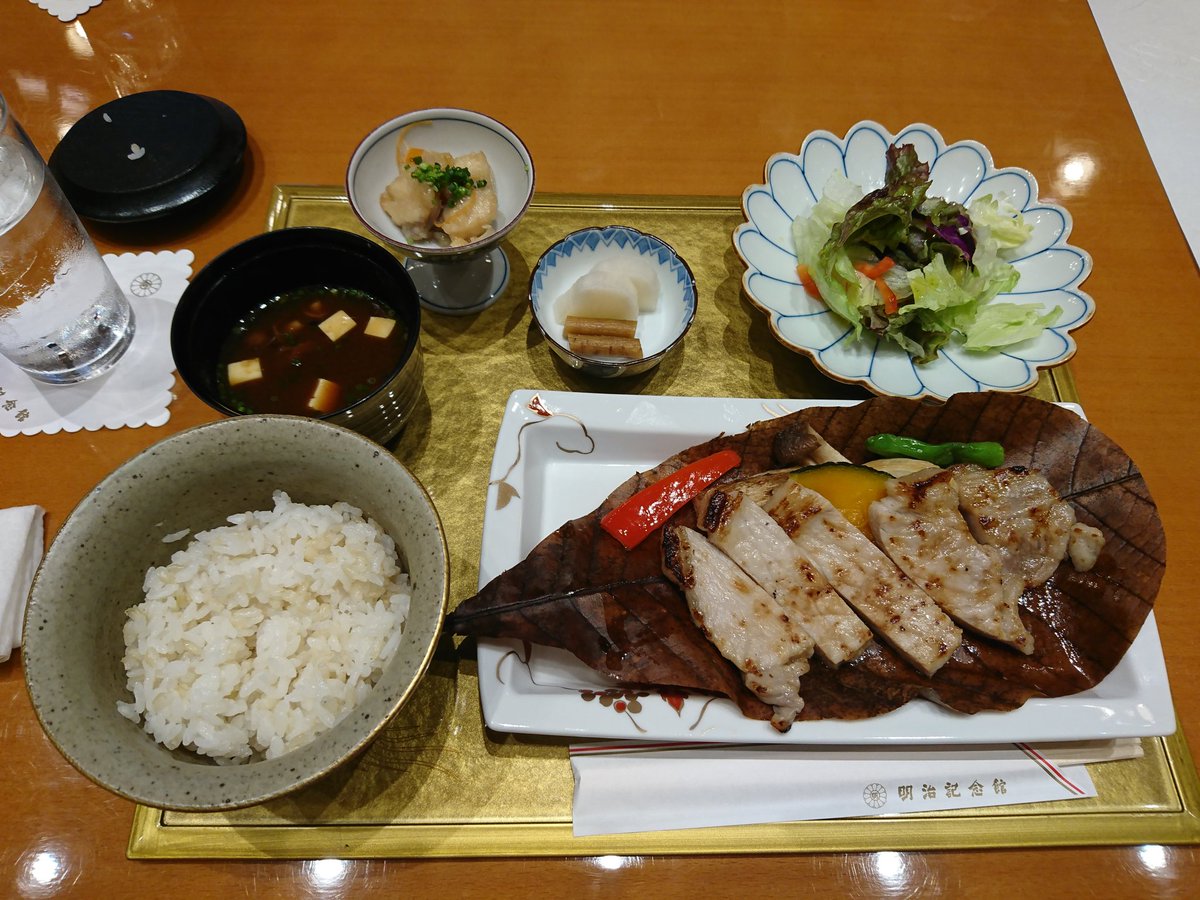 秀仁 その後 明治記念館内の菓乃実の杜でないと買えないガナッシュを買って 明治神宮参拝をしてきました また1年頑張って 来年もお参りに来られるように頑張ります 明治神宮 明治記念館 菓乃実の杜