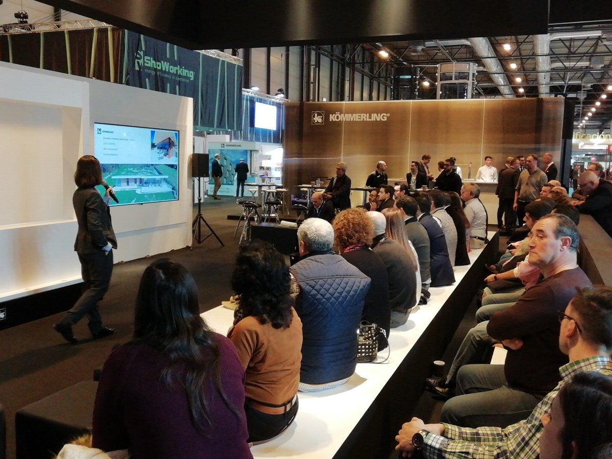 KOMMERLING_ESP's tweet image. Nuestra arquitecta Diana Torres, del Dpto. de Prescripción, explicando ahora mismo en @Construtec_ cómo actúan los cerramientos en el estándar #passivhaus #epowerbuilding18
