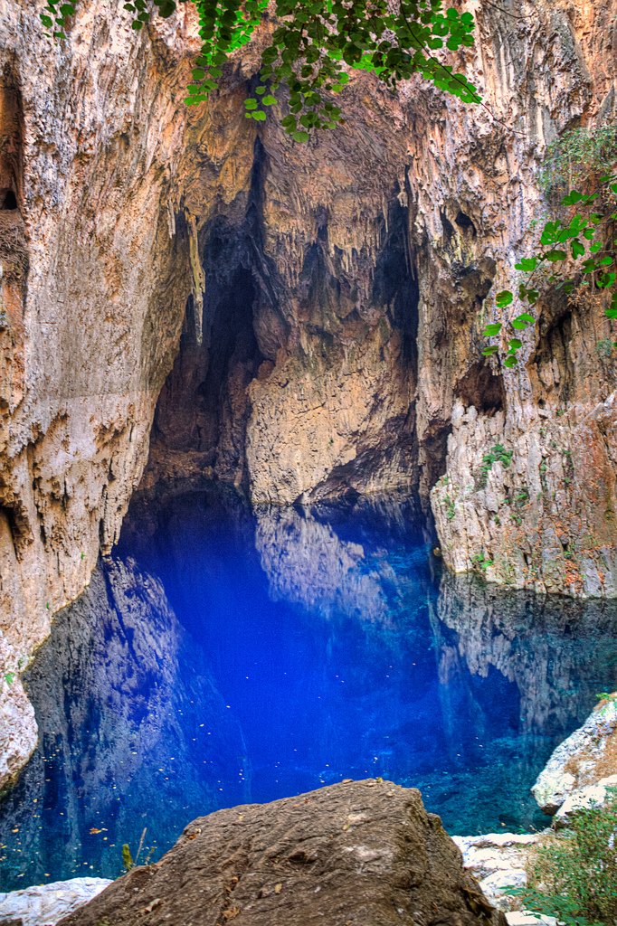 ZimBho_Official's tweet photo. #ChinhoyiCaves, just about 135km from Harare,
a perfect getaway for the coming festive holiday. #TravelLocal and get to #KnowYourZimbabwe. #Chirorodziva #TheSleepingPool #PoolOfTheFallen #MashonalandWest #MashBest
#DomesticTouriZim #VisitZimbabwe https://t.co/rdaGuzIPMn