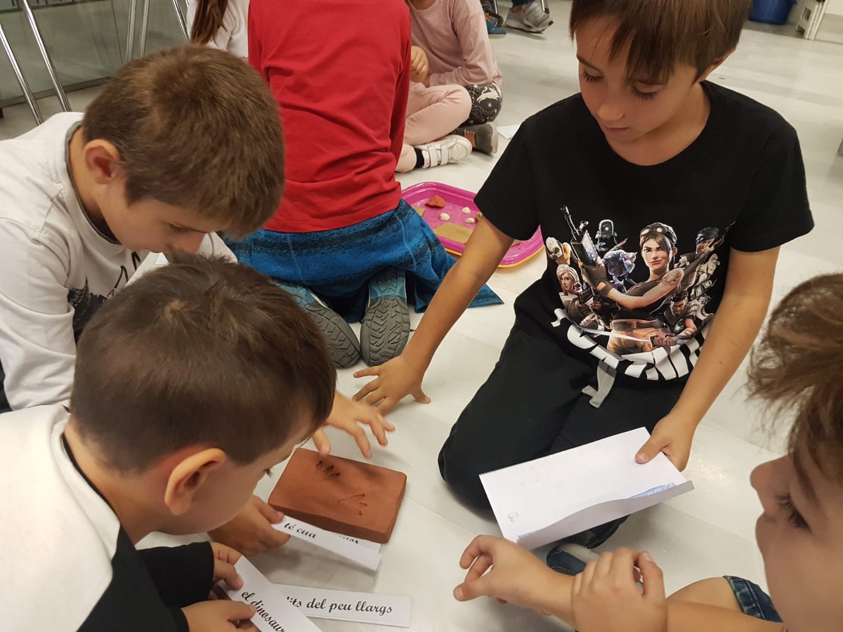 museualcover's tweet image. La Salle de Reus, l&apos;Escola Sant Rafael de la Selva del Camp, el Joan Rebull i la Puigcerver de Reus són algunes de les escoles que ja coneixen el nostre tresor: els #fòssils marins del #Triàsic! #projecteeducatiu