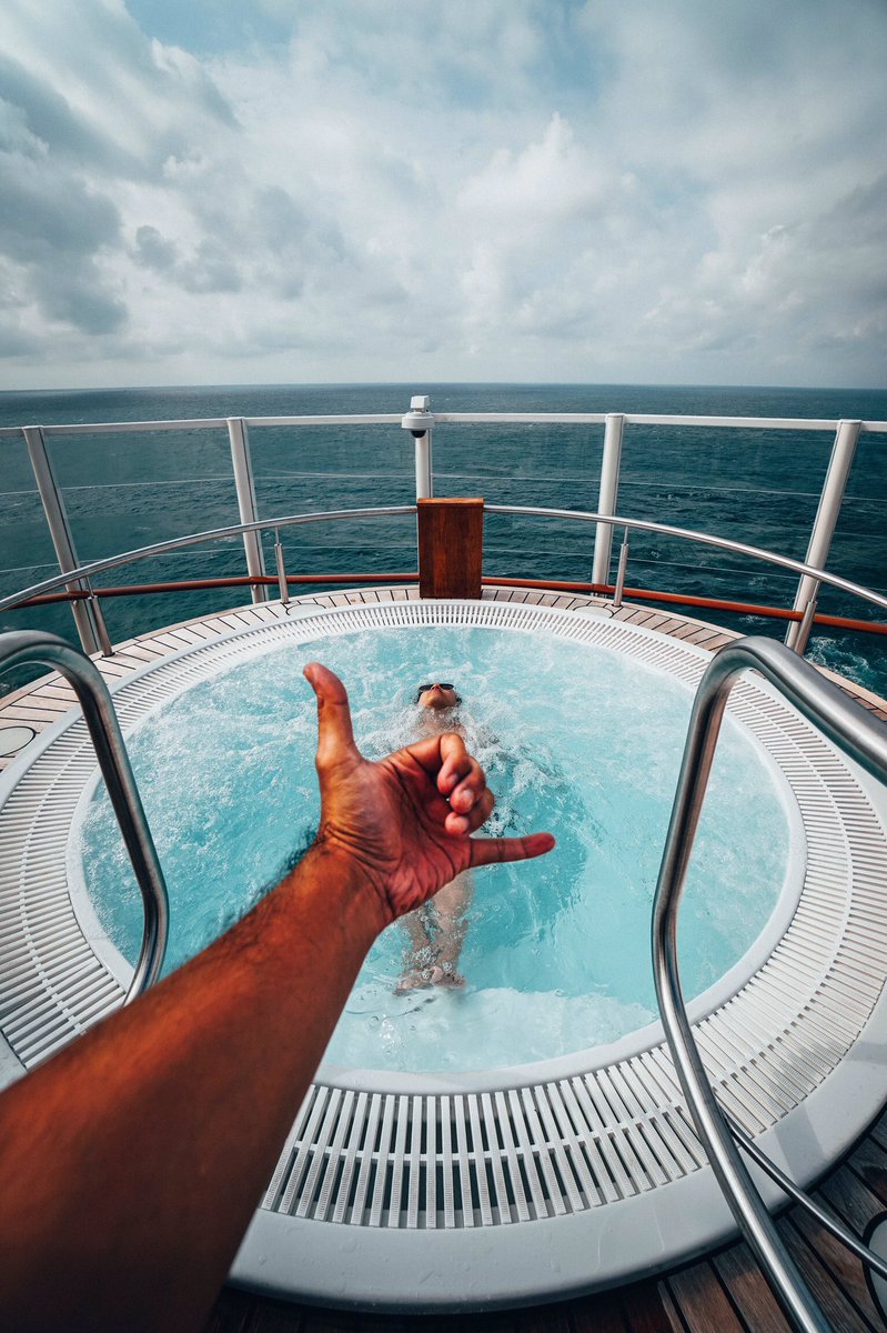 azrimazran's tweet photo. World dream cruise from HK - Naha - Miyakojima 🛳🎇 #dreamcruise https://t.co/3HioKIcSWa