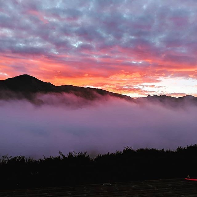 ZellSelect's tweet photo. Good morning! 
#sunrise #zellamsee enrot #mountains #gutenmorgen #zellamsee #urlaub #zellamsee #zellselect #hotels https://t.co/FlqJ6R33eC