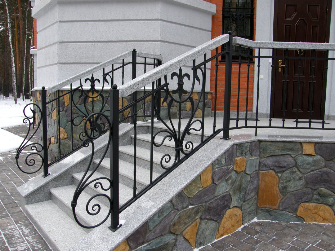 Красивые перила для крыльца
