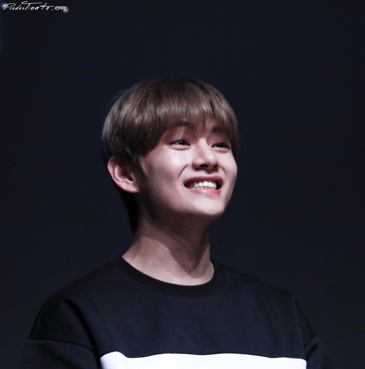 dalyeorataekook's tweet photo. Don't you love it when he smile like this💖

@BTS_twt https://t.co/UznZfA4g68