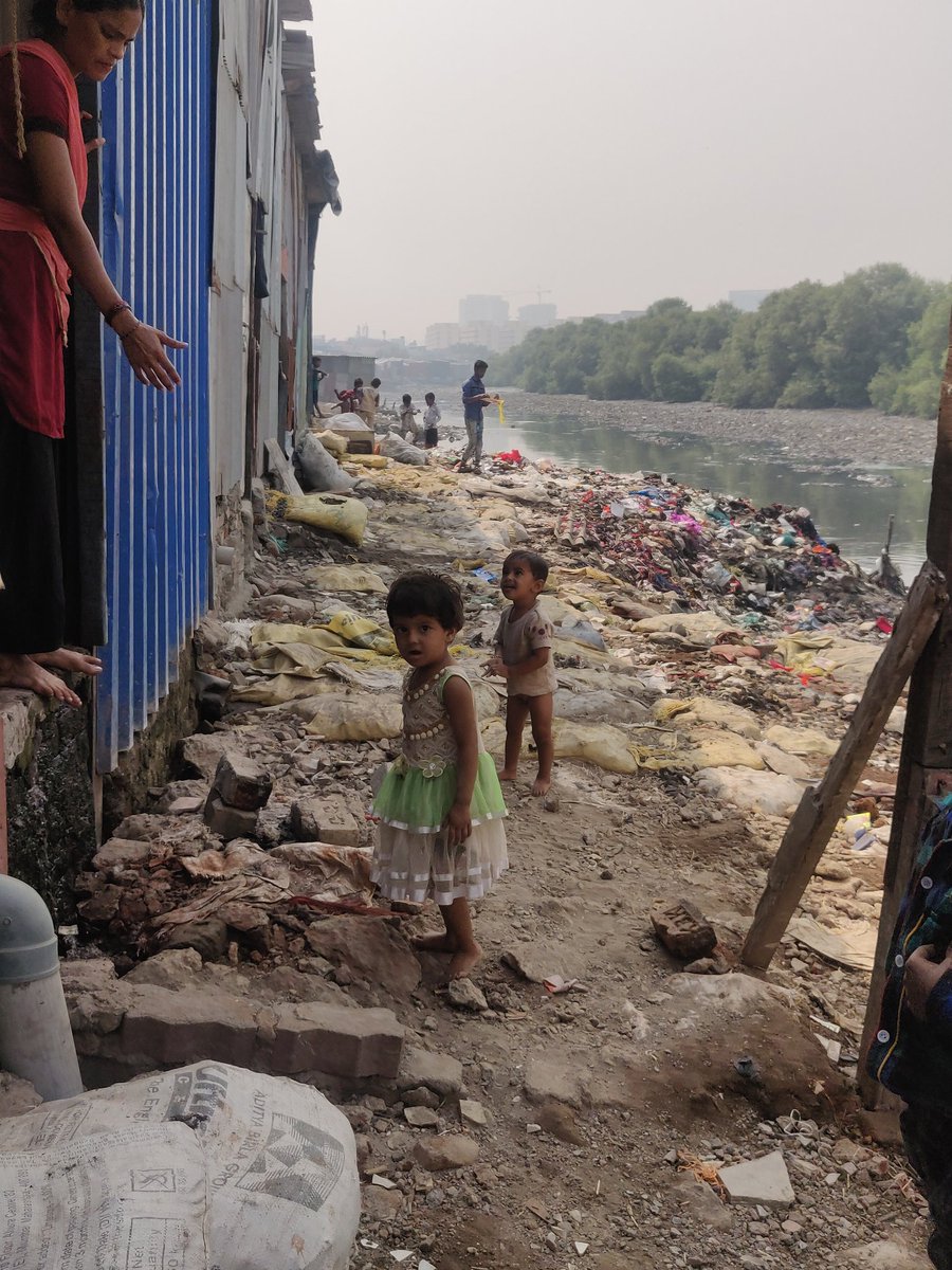 lara_shankar's tweet image. Born into garbage - the state of India&apos;s children at Govandi, Mumbai, Maharashtra. Lack of nutrition, healthcare and education. #NiramayaHealthFoundation doing it&apos;s bit supported by #ConcernIndiaFoundation.