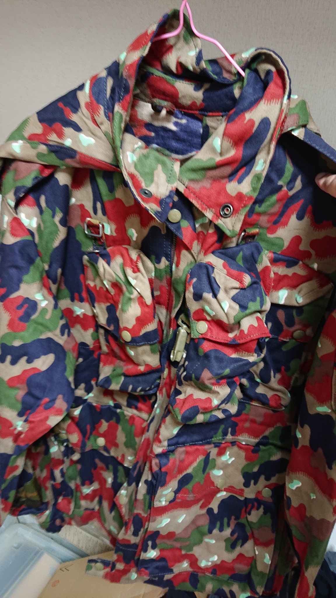 よっちぃ 迷彩君の真似したくて買ったジャケットが出てきたw 誰かほしい人居ますかね スイス軍 迷彩君 竿尾悟 T Co L9kplndvrk Twitter