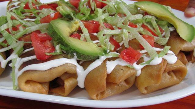 JoshhGreen17's tweet photo. Chimichangas de Pollo ¡Receta Deliciosa! https://t.co/CiBx86wfja https://t.co/jwOmHeCGLe