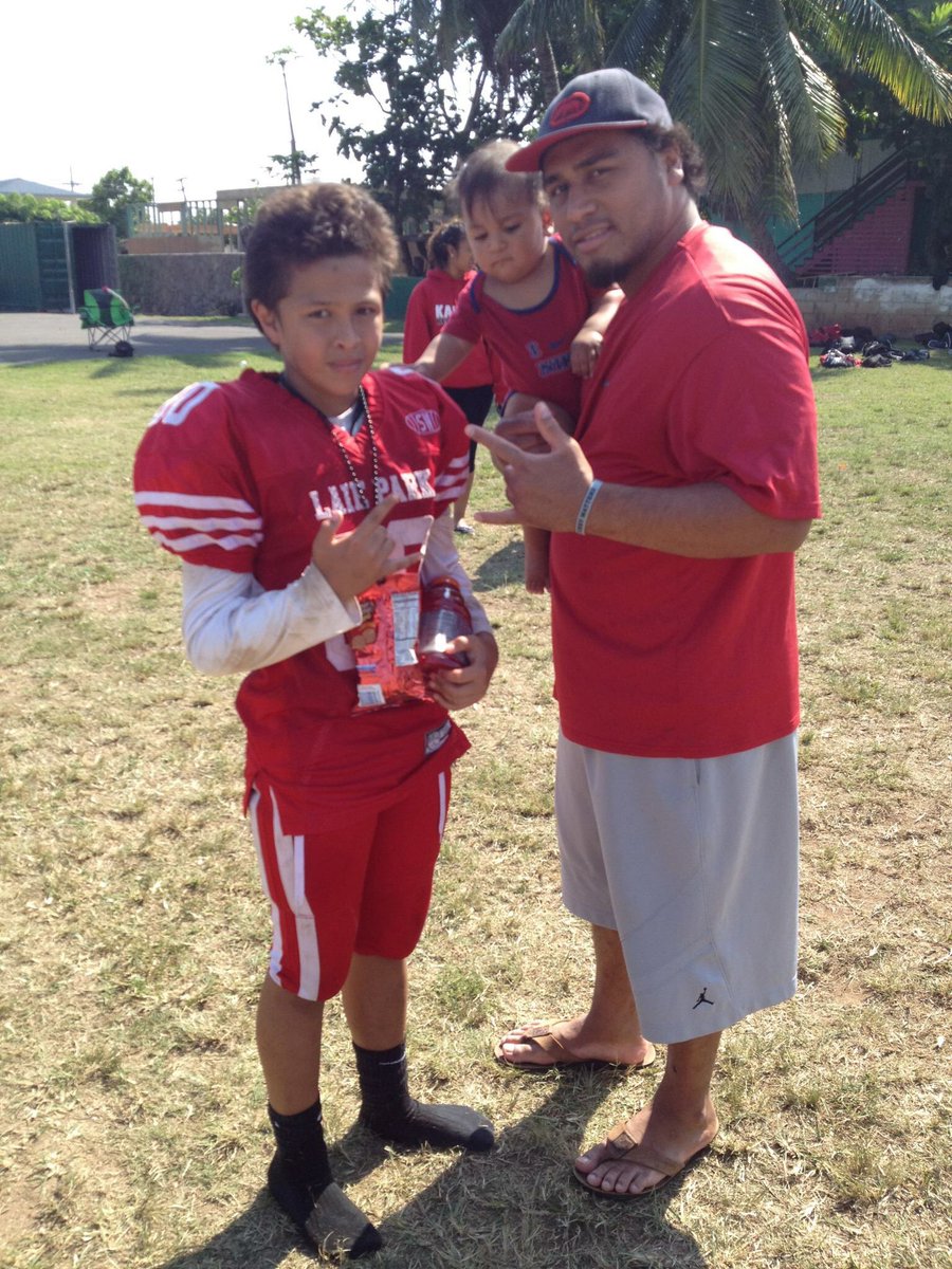 Rosemary_Lu's tweet image. STILL POOR SPORT LOL! MaxPreps rptr John Metz, Washington Post rptr Jacob Bogage n even announcers witnessed a terribly blown call!!! 

D@MN PROUD OF MY #9QB Had a rough 1 bt toward the end turned it up a notch n in position for the win! IN ALL NEVER LEAVE IT IN THE REFS HANDS!🤷‍♂️