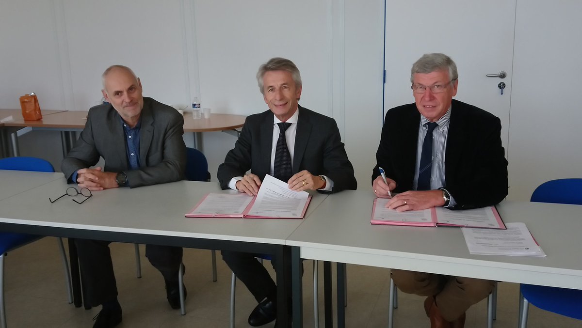 helix_franck's tweet photo. La #CCION et #Argentan Intercom signent ce jour la convention cadre définissant le partenariat entre les deux parties afin d'œuvrer pour le développement économique du territoire. https://t.co/rNWcnRJjPG