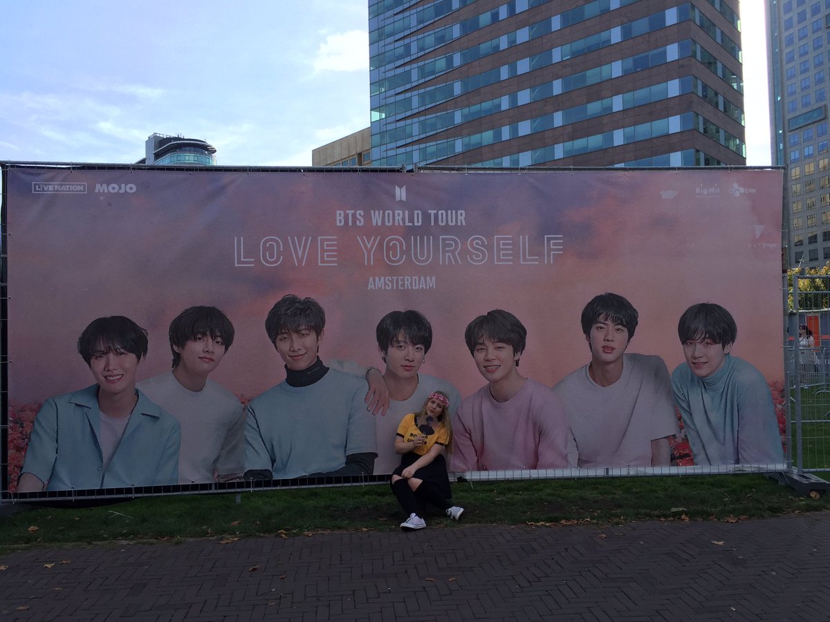 a_sga_'s tweet photo. One month ago I saw my boys,I was so happy and I couldn’t stand it😭🌹 i miss this beautiful angels so much 😭😍 it is unforgettable #BTSinAmsterdam #inoctoberwebloom @BTS_twt @bts_bighit https://t.co/84Xn7I2hqF
