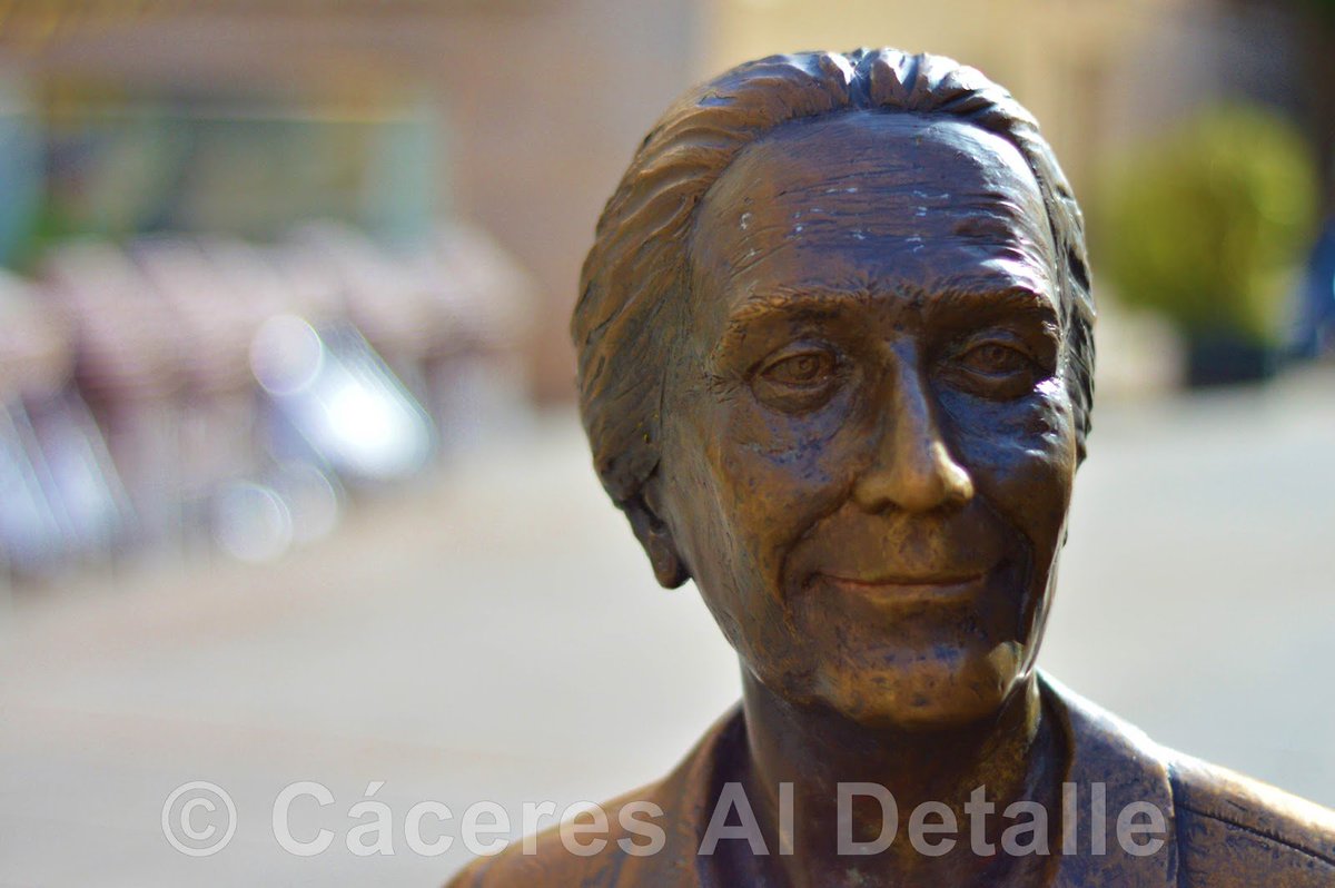 caceresaldetalle.blogspot.com/2017/12/leonci… 
LEONCIA, LA VIEJA DEL PERIÓDICO, AL DETALLE 
<a href="/LeonciaCc/">Leoncia Gómez Galán</a> <a href="/Leonciers/">Leonciers</a> <a href="/Ayto_Caceres/">Ayuntamiento Cáceres</a> <a href="/cacerespasado/">Conoce Cáceres // Cáceres en el Pasado</a> <a href="/Caceres_Online/">Cáceres Online</a> @cacerespiedras <a href="/EPExtremadura/">El Periódico Extremadura</a>