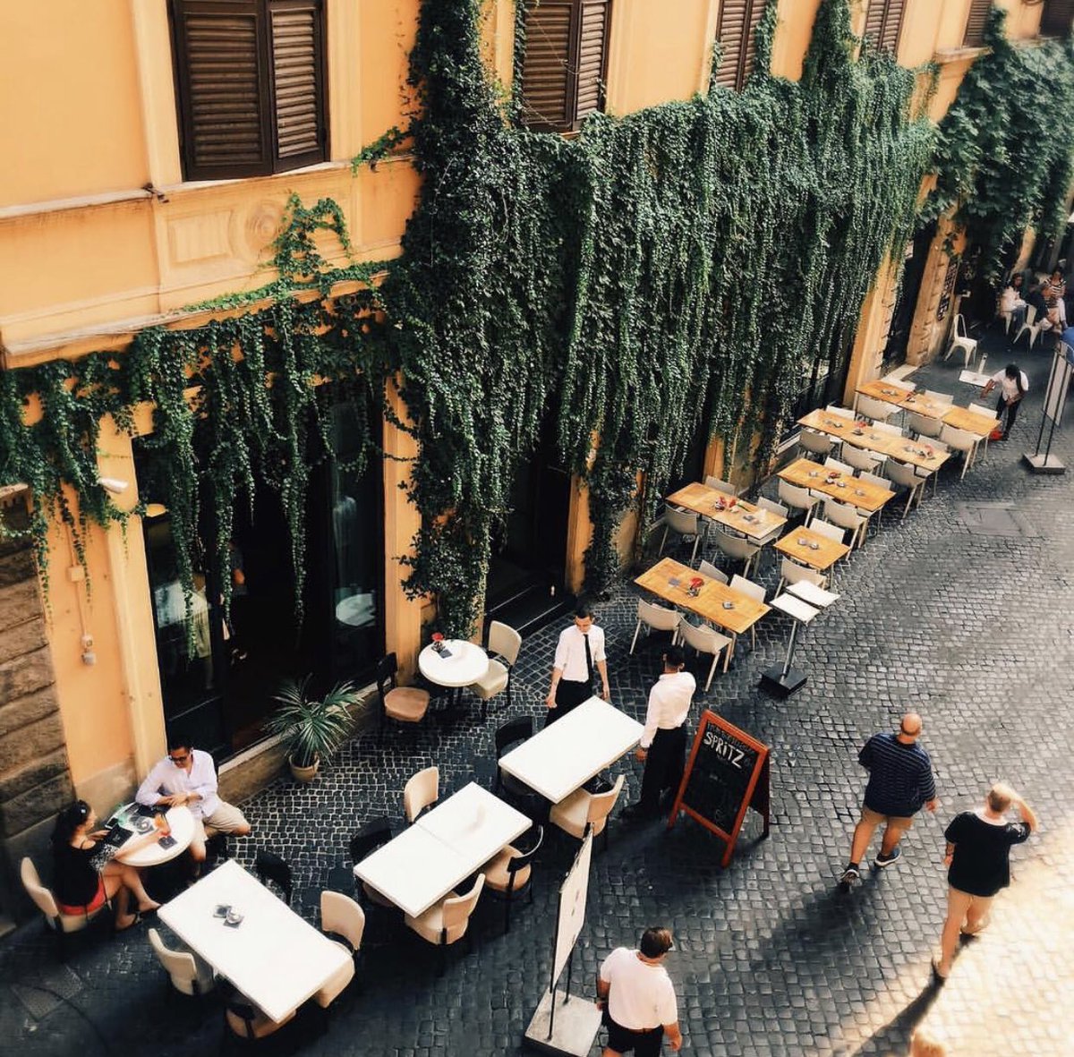 aromas36's tweet image. #FelizMartes #12Nov @aromas36 suggests you Cybo, at the center of the city. #HappyTogether #Martes #NovemberRain