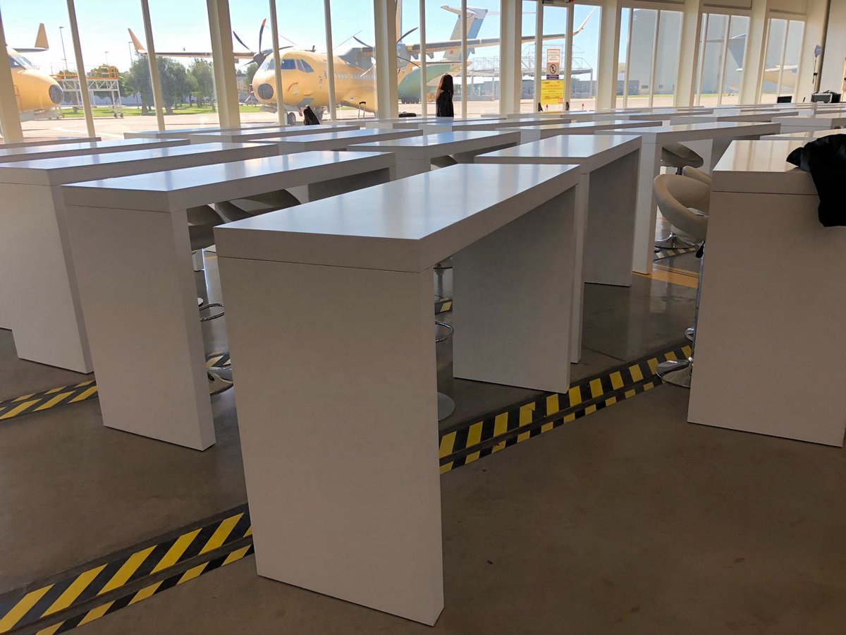 ¡Volaré... uoooh! ¡Cantaré... uououuuh! 😂 😋 ¡El aeropuerto de Sevilla ha acogido a nuestros #Newports 110cm en blanco! 😍 ¡Nos gustó tanto que nos ha hecho cantar!