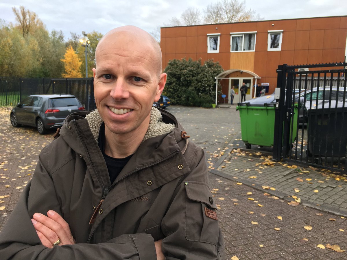 MauLaparliere's tweet image. Klinkende naam uit mijn jeugd straks in Onze Man op Zuid: @DJPanicNL ! Over de ramen open en de stereo op 10 met heel Vreewijk als publiek 😂 te zien en horen bij @RTV_Rijnmond