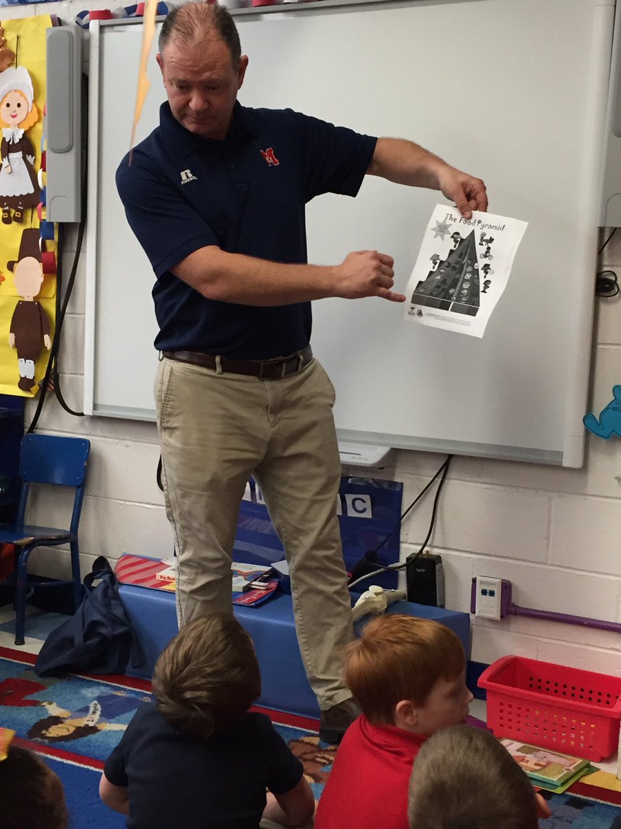 PKATeacher's tweet photo. PK is learning all about health &amp; nutrition. We are so lucky to have in-house resources! #foodgroupies @stmsaints https://t.co/E4mSjC0KCV