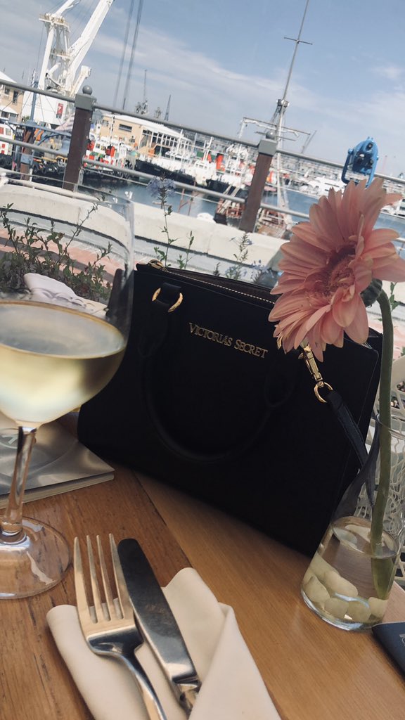 MolebogengMoMo's tweet image. Hello Cape Town 🌸