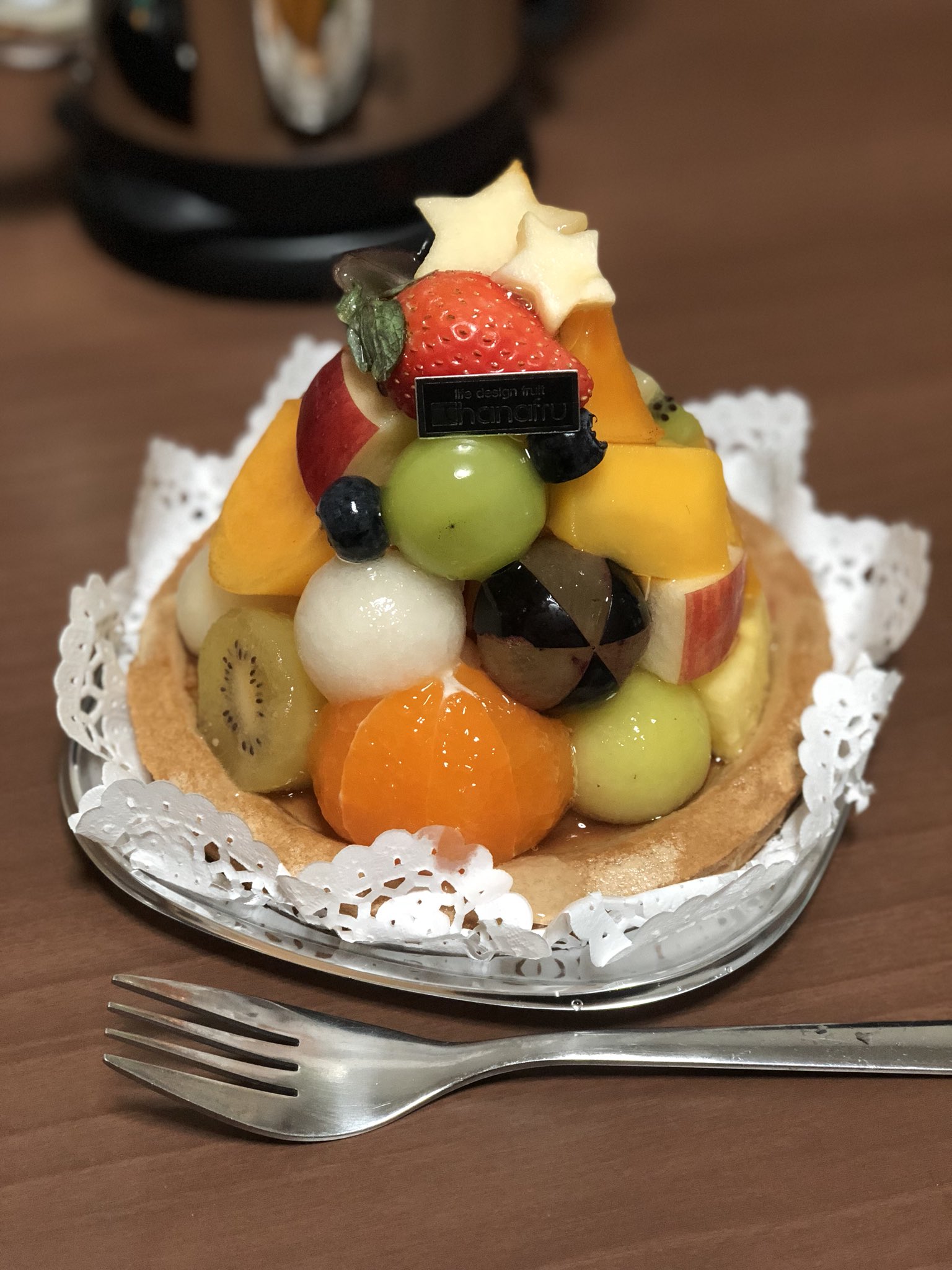 もっちん 6号 制作が亀の歩み期 ハナフルのタルト 今はクリスマスツリーらしい ここのケーキは2 3がフルーツだから 太るわけがない ゼロカロリー理論 T Co Nd3xo91ro3 Twitter