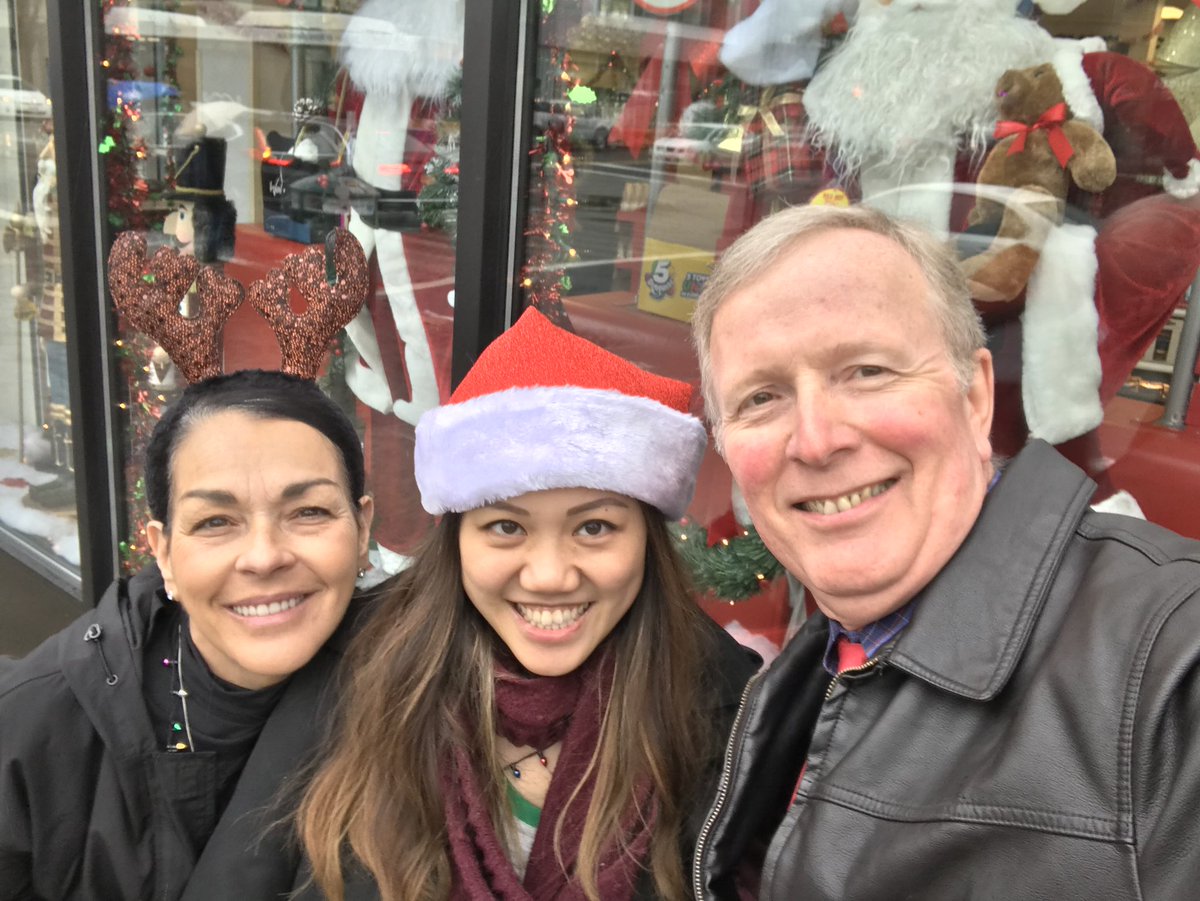 TinaMei914's tweet photo. .Team 7576 showing festive cheer. #reindeerrun in the rain! #Christmas #OnPoint @EuealD #region70 #R70Ready #TuesdayMotivation #teambuilding #Sales #inittowinit #finishstrong #cvs❤️ @LisaMWright1 https://t.co/LMLGjwl47H