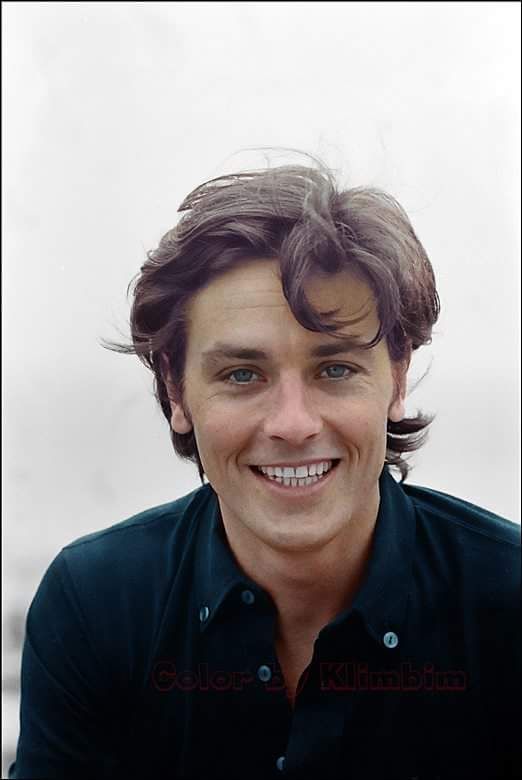  Happy (a day late!) birthday. A smiling Alain Delon is here for you. 