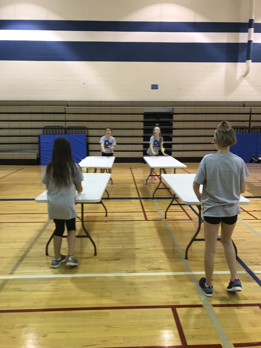 JenZimm9's tweet photo. Ss practicing the Hantis serve. @OTMSTigerPride @olathepeteacher #OTBeGreat #Hantis https://t.co/s2QPOdNIuH