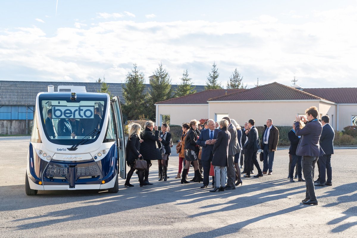 Baptême de notre #NavetteAutonome, un grand moment pour le groupe que je dirige et un vrai plaisir d'accueillir, clients, élus, médias et partenaires ! MERCI à tous.