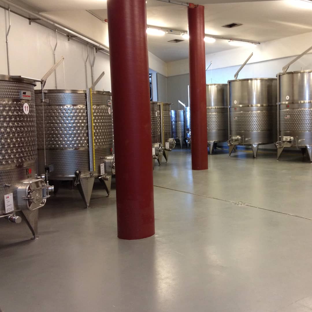 metalserbatoi's tweet photo. #serbatoi #enologici #bottivino #serbatoiacciaio #tettoflottante #vinficatori #fermentini #stoccaggiovino #stainlesssteel #metalserbatoi #sstanks #winetanks #enologia https://t.co/KA0BKxd2Pc