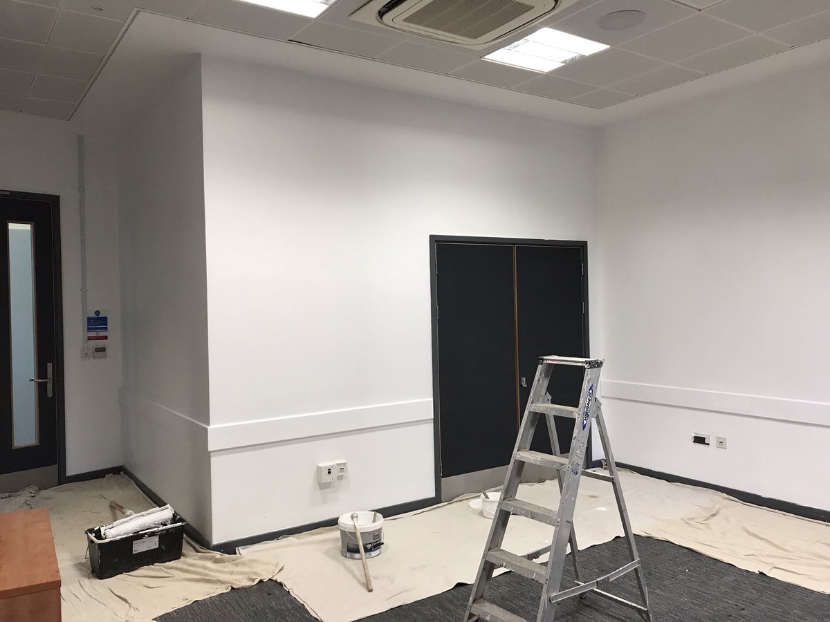 colourcraftsw's tweet photo. Carrying out some #office #decoration work for a repeat customer this week!! Large reception &amp; staircase booked too! #colourcraftsw #dulux #diamondmatt #diamondeggshell  @duluxuk 🏢🎨🖌👷🏼‍♂️👷🏼‍♂️ https://t.co/Gm2My4j7SM
