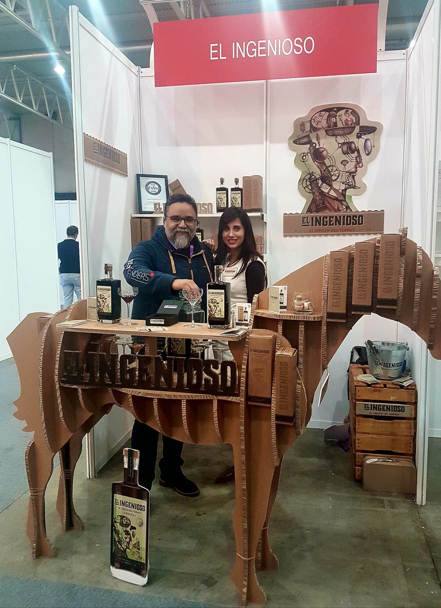 vermutingenioso's tweet photo. Segundo día en @FIBARValladolid. Visita al stand de un gran profesional del sector @pjmelian de @Brandtendersnew #cocteleria #bartender #Valladolid #fibar https://t.co/JAMySalqjH