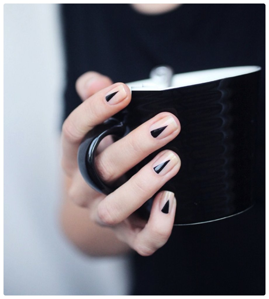 VoirLab's tweet photo. Triangles for Autumn 🖤
#nails #mani #manicure
#VoirLab https://t.co/gy3itPjT9r