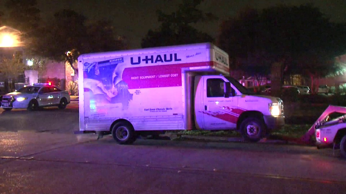 Fox26houston Hcsotexas Is Looking For Several Men Who Broke Into A 1960 Walmart And Filled A Uhaul With Car Batteries Deputies Spotted The Uhaul And Gave Chase The Driver Stopped