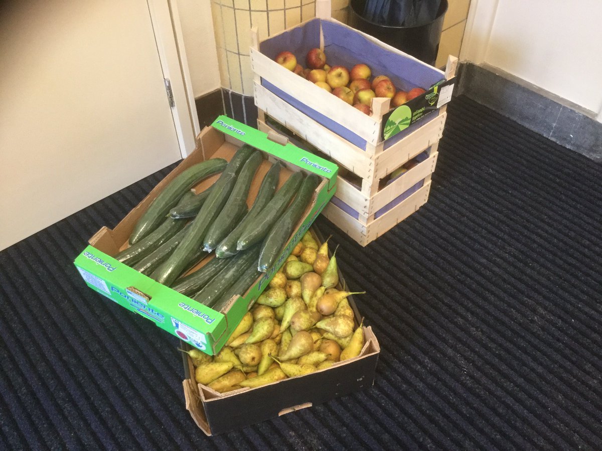 lighthouse_se's tweet photo. Delivery of fruit for the start of #schoolfruit project. Helping our children to eat healthily. https://t.co/P0Fah9yefv