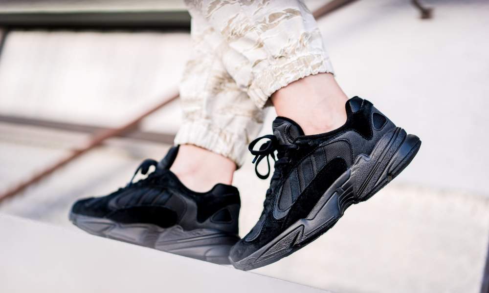 adidas originals yung black