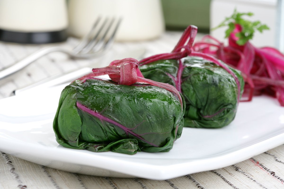 ecohuertopepe's tweet photo. Martes y 13, ni te cases ni te embarques!!!. Prepara unos ricos sacos de acelgas rojas rellenos de arroz con soja.😋
#verdurasecologicas
#recetasaludables
#ecoverduras
#recetasveganas
Receta disponible en https://t.co/0imGL56b0c https://t.co/Jeu3sN9i1y