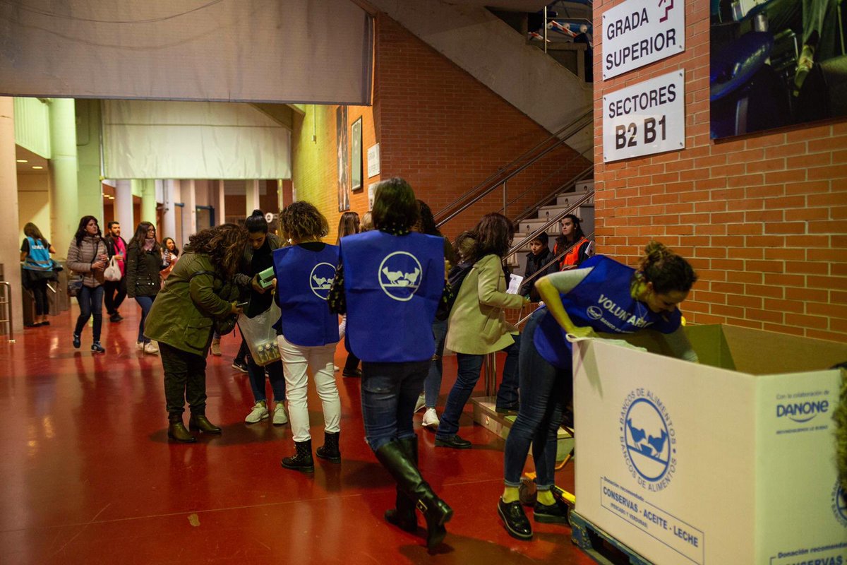 _MaluOficial_'s tweet photo. Gracias a todos los que aceptáis el reto llevando vuestros alimentos!!! Este fin de semana más en Murcia y Bilbao!!! Llegaremos a los 5000 kilos??? #kilosparadaroxigeno #OxigenoTour https://t.co/MjPMwdSPMX