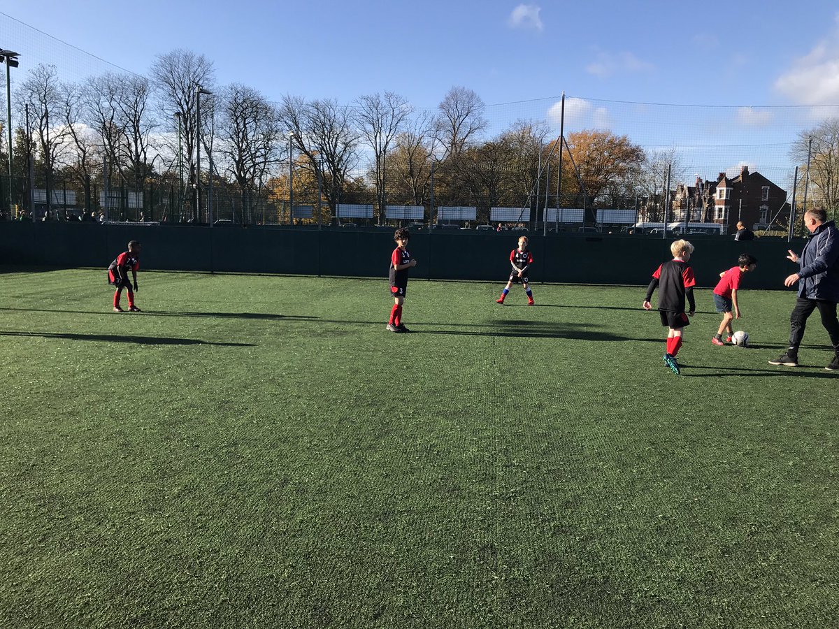 Richmond_SSP's tweet photo. Year 4 boys football festival underway - thanks to @rockslaneSW13 for hosting yet again #footballfuninthesun https://t.co/nHbSzd8ex3