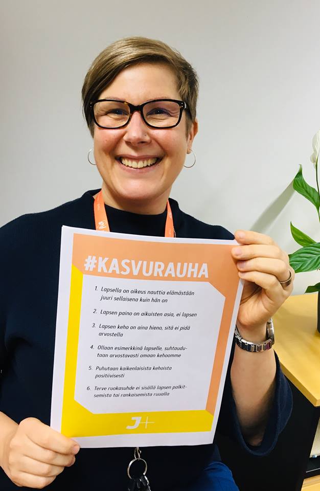 syomishairio's tweet photo. #Jennyplus on julistanut #kasvurauha'n. Lopetetaan lapsen #paino'sta puhuminen hänen kuullensa ja lapsen kehon arvosteleminen. Annetaan lapsille #kasvurauha. Tulosta juliste ja kiinnitä se esimerkiksi neuvolan, koulun tai päiväkodin ilmoitustaululle.
https://t.co/Up8xnvNfMi https://t.co/xXMFlUwANz