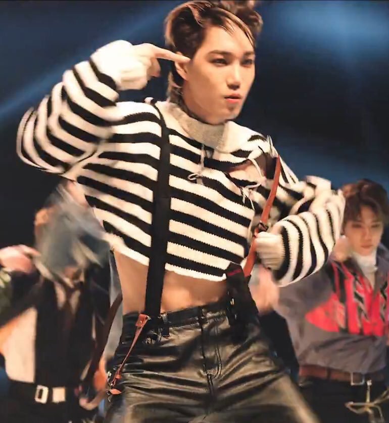 Forhandle straf Hemmelighed NNVRSE. on Twitter: "Once again #KAI breaks gender roles. He wore crop top  tees on #EXO's newest MV #EXO_TEMPO and even wore it during their music  show appearances. Check out their MV