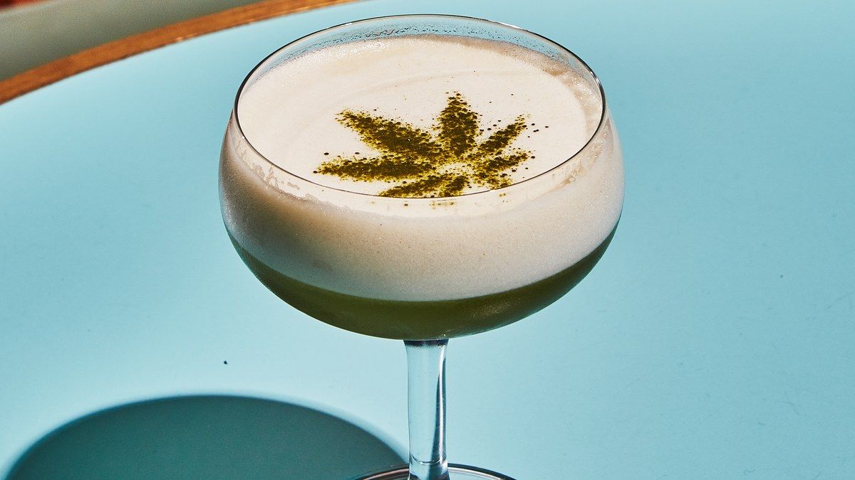hellogramsly's tweet image. All the buzz surrounding #CBDcocktails - seeming to ease the edge of  usual hangovers, dehydration and mental clarity via #bonappetit buff.ly/2yvy6qk #CBD #CBDoil #craftcocktails #CBDcocktail