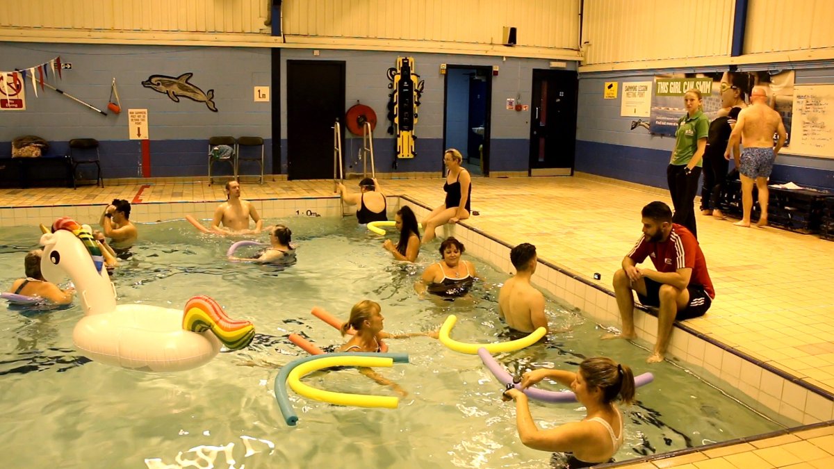 SportingFamily's tweet image. 🏊‍♀️🚴‍♀️🏃‍♀️ #WestonbirtTriathlon training has begun! @SportingFamily have officially launched their training for the #triathlon starting with a local #Bath #swimming session for our #triathletes.

👉 Watch the footage here: bit.ly/WestonbirtTri.