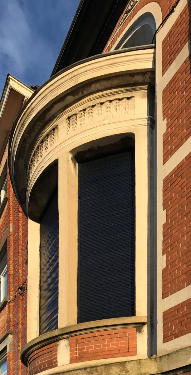 geigerantriebe's tweet photo. Altstadt-Flair gemixt mit Moderne - Eines unserer denkmalgeschützten Referenzobjekte in #Brügge mit Holzrollladen von Mensch und #SOLIDline AIR-Antrieben (im Stand-Alone-Modus)
#Belgien #IchWillAIR https://t.co/X18tg1lcBn
