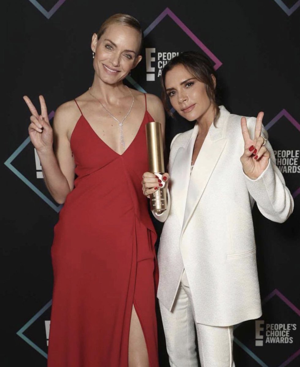 Vestitee's tweet image. Which #PAC winners’ outfits do you like the most?

#PeopleChoiceAwards #style #versace #13novembre #prize #véstite
@victoriabeckham 
@NICKIMINAJ 
@Versace 
@ScarlettJSource