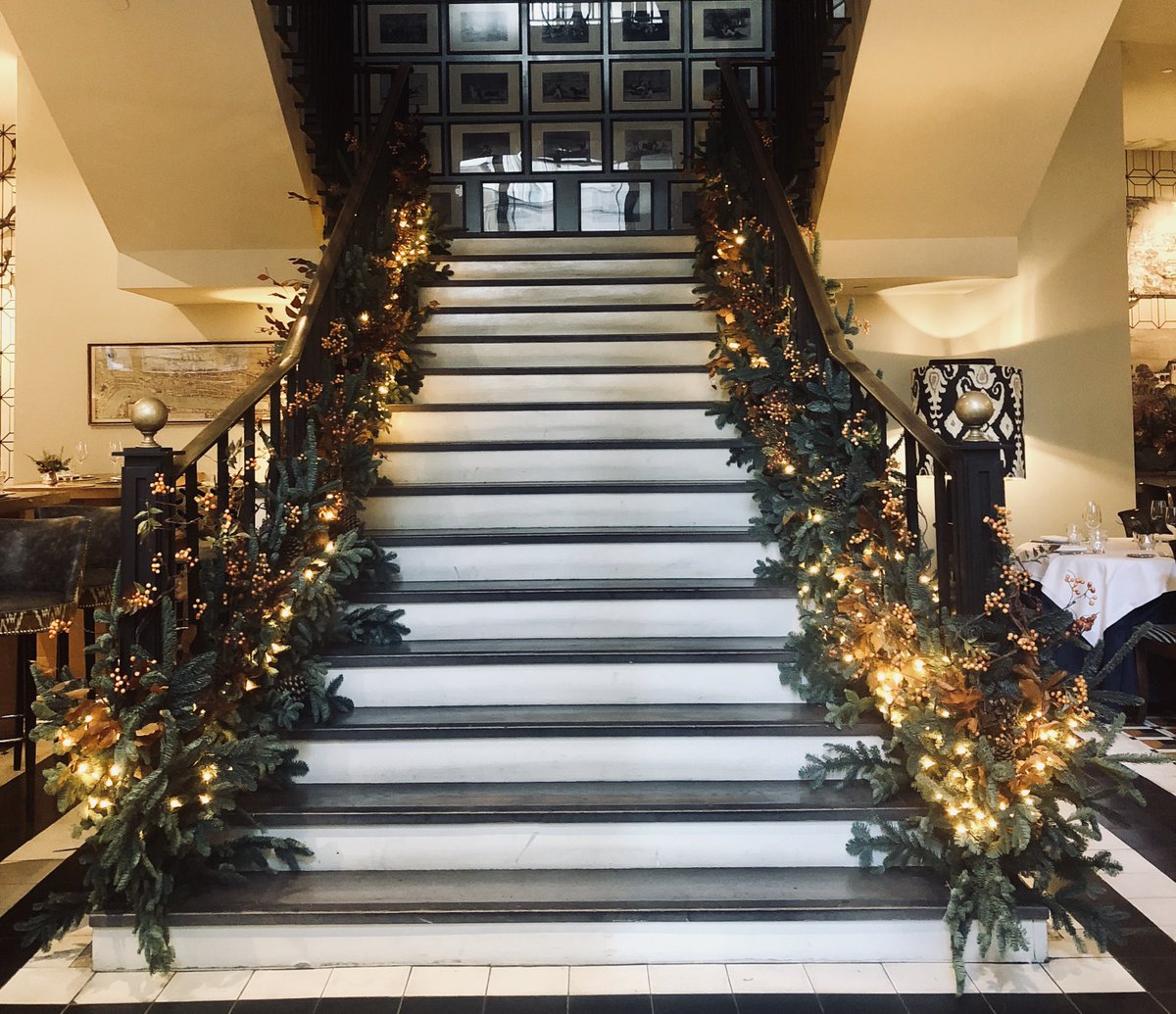 Hispania Flagship Restaurant is located at 72-74 Lombard Street, one of the most emblematic streets of London and has been decorated by the designer Lorenzo  offers the best selection of Spanish dishes and tapas, as well as local specialties and its bar offers a 