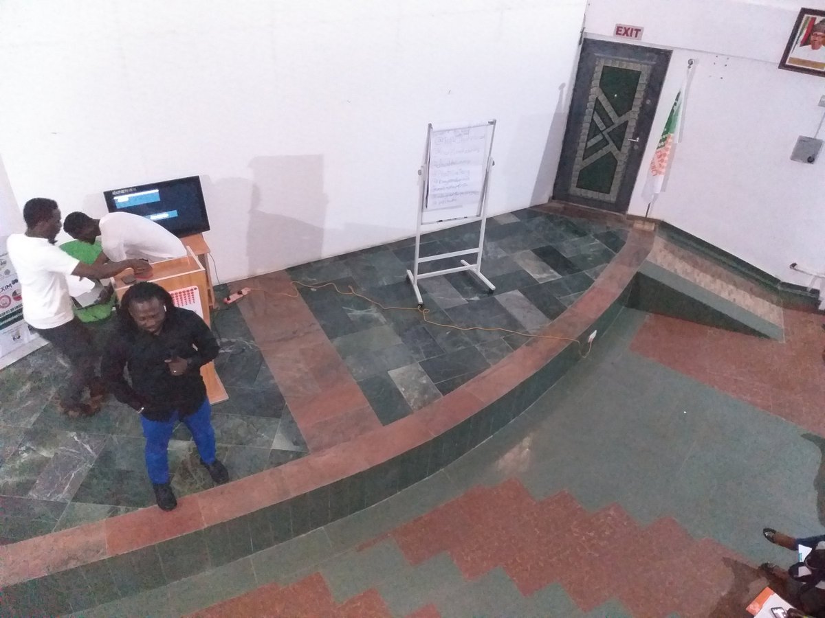 aeatweets_'s tweet image. A seasoned expert photographer @jideodukoya, training participants at the AEA photography training in partnership with @BayoOmoboriowo @tope_horpload @jopstudios @daviddosunmo and @unabashedafrica. #unabashed #gew2018 #training #business #photography #Abuja #Nigeria