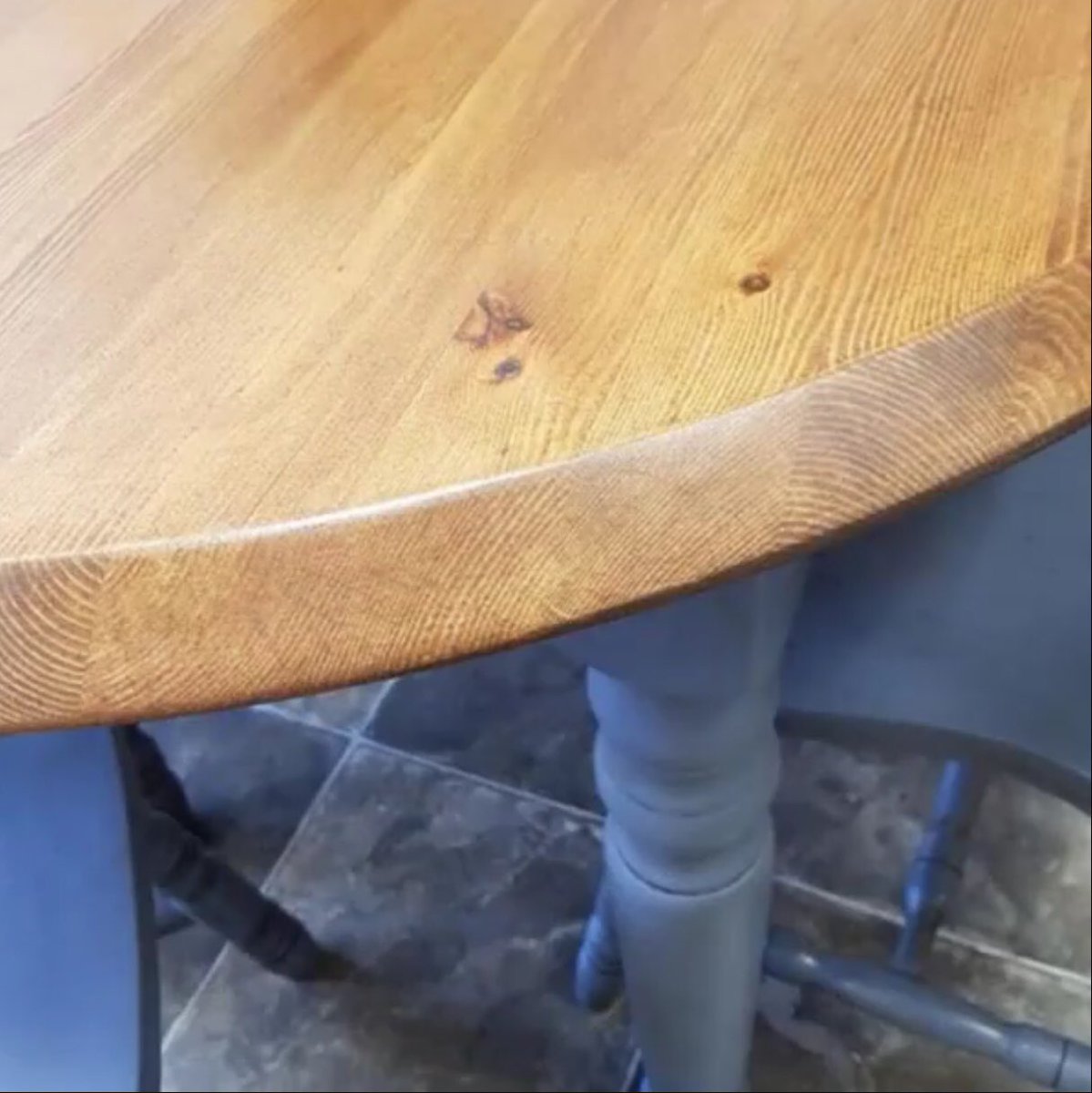 Pine Table With Dark Waxed Top, Legs Painted In Amble Sea With x4 Chairs Available At Knot2Shabby Located Here At Blackminster Park. #pinetable #forsale #prelovedfurniture #upcycling #paintedfurniture #blackminsterpark #blackminster #Evesham #worcestershire WR117RE