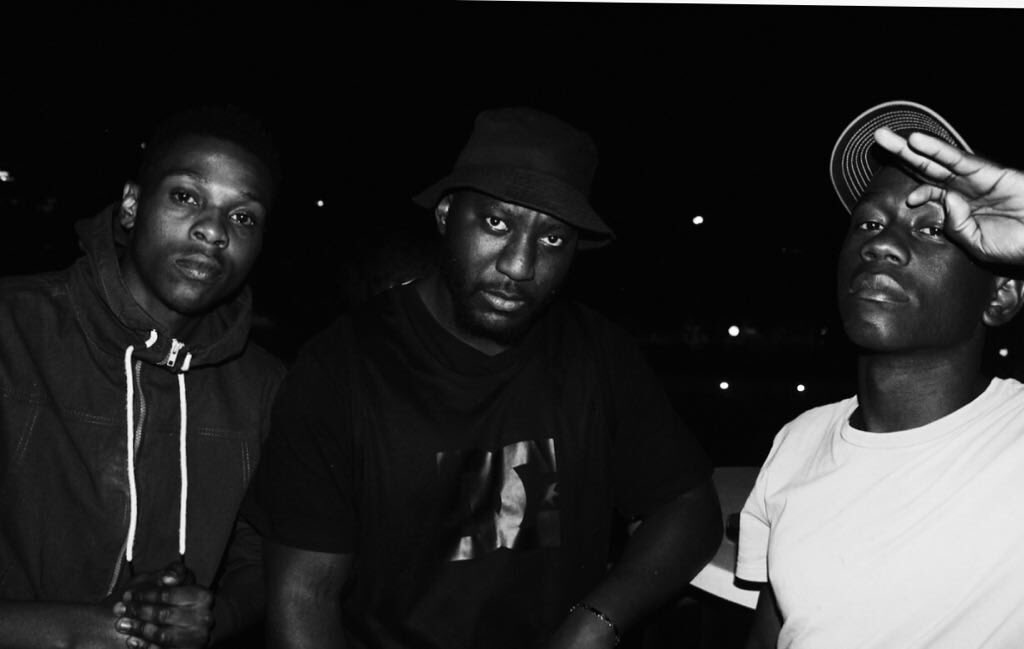 MachineGunKom's tweet image. People claim they want that raw shit. But y’all be talking bullshit! 

Download “Dirty Diana”!!!! Debut single by The Hit Factory

slikouronlife.co.za/song/42763/dir…