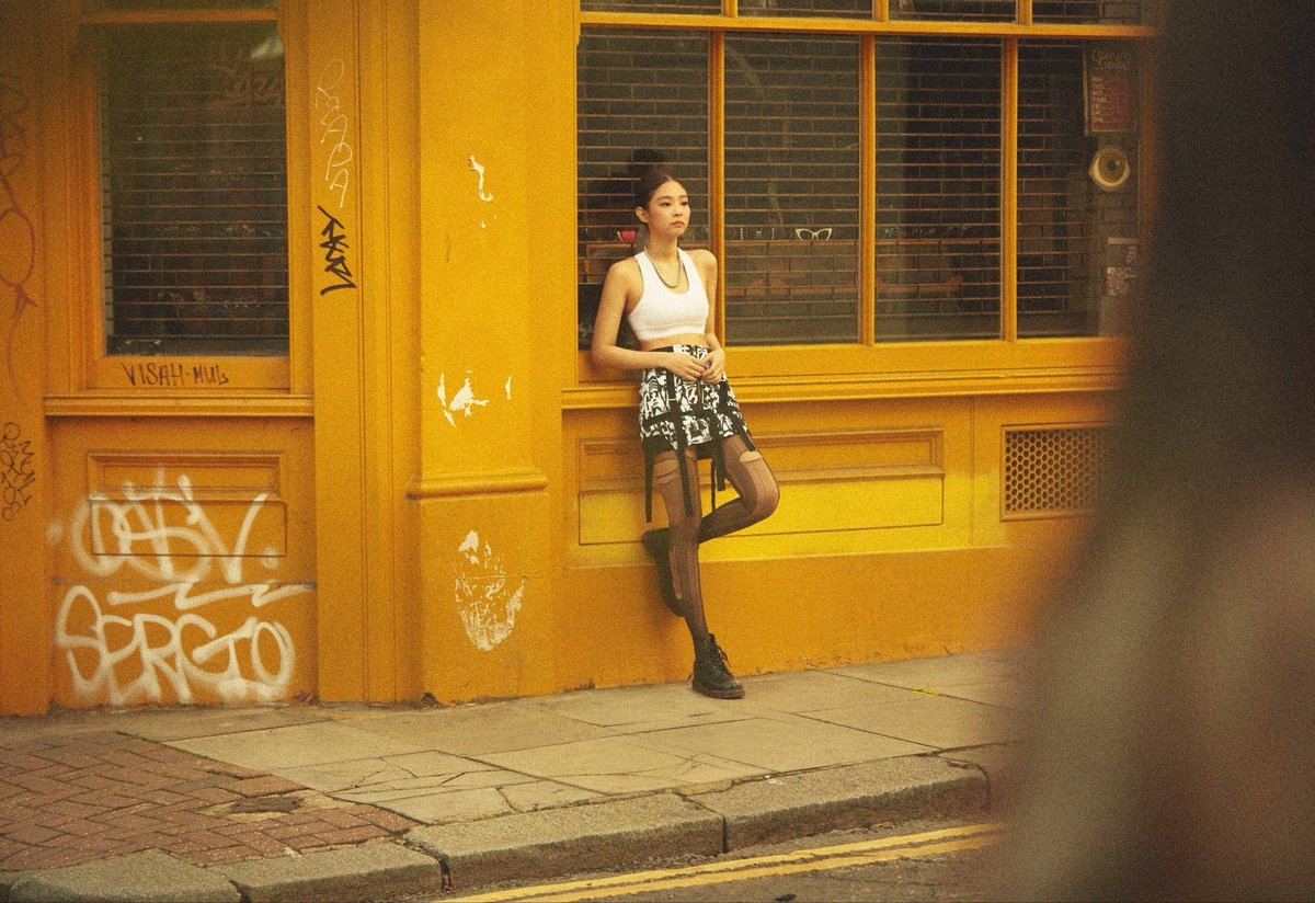 blackpinknet_'s tweet photo. [PHOTO] BTS From #Jennie "SOLO"
(1)

#BLACKPINK #JENNIE #JISOO #ROSE #LISA #BLINK #BPNET https://t.co/sLTtU4ihG3