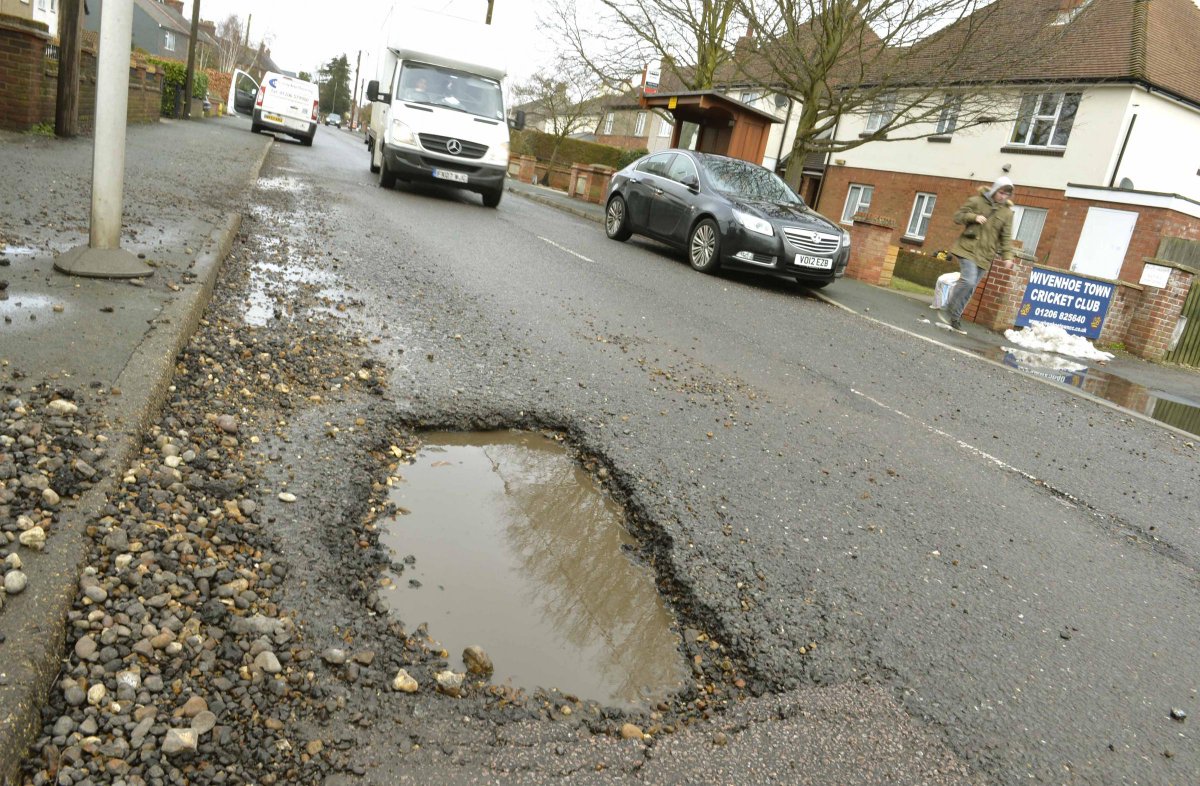 Essex to receive £10million from Government to fix roads dlvr.it/Qr7SH3