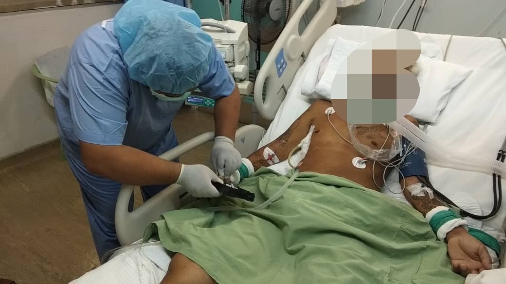 jpnkuching's tweet photo. Operasi Mobile Ehsan yang dijalankan di Hospital Umum Sarawak  pd 13.11.2018 bagi membantu pesakit mendapatkan dokumen pengenalan diri.
#perkhidmatanmerentasimasa
@jpnm_official 
#MobileEhsan
#rakyatdihatijpn https://t.co/kZ0ImGrcP7