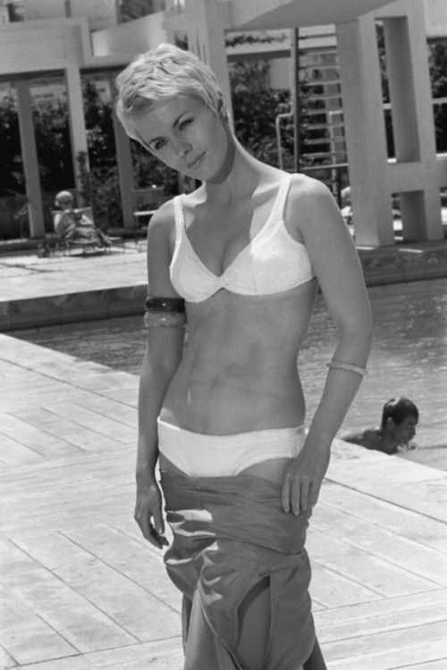 Happy Birthday Jean Seberg, who would have been 80 ! 