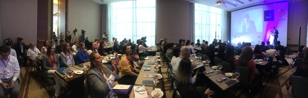 LearnChile's tweet photo. Ante un salón lleno, iniciamos nuestro Seminario y Networking en Medellín. Será una jornada donde esperamos fortalecer lazos y descubrir todo lo que Chile y Colombia pueden ofrecer mutuamente 🇨🇱🤝🇨🇴 https://t.co/z8GtPreKho